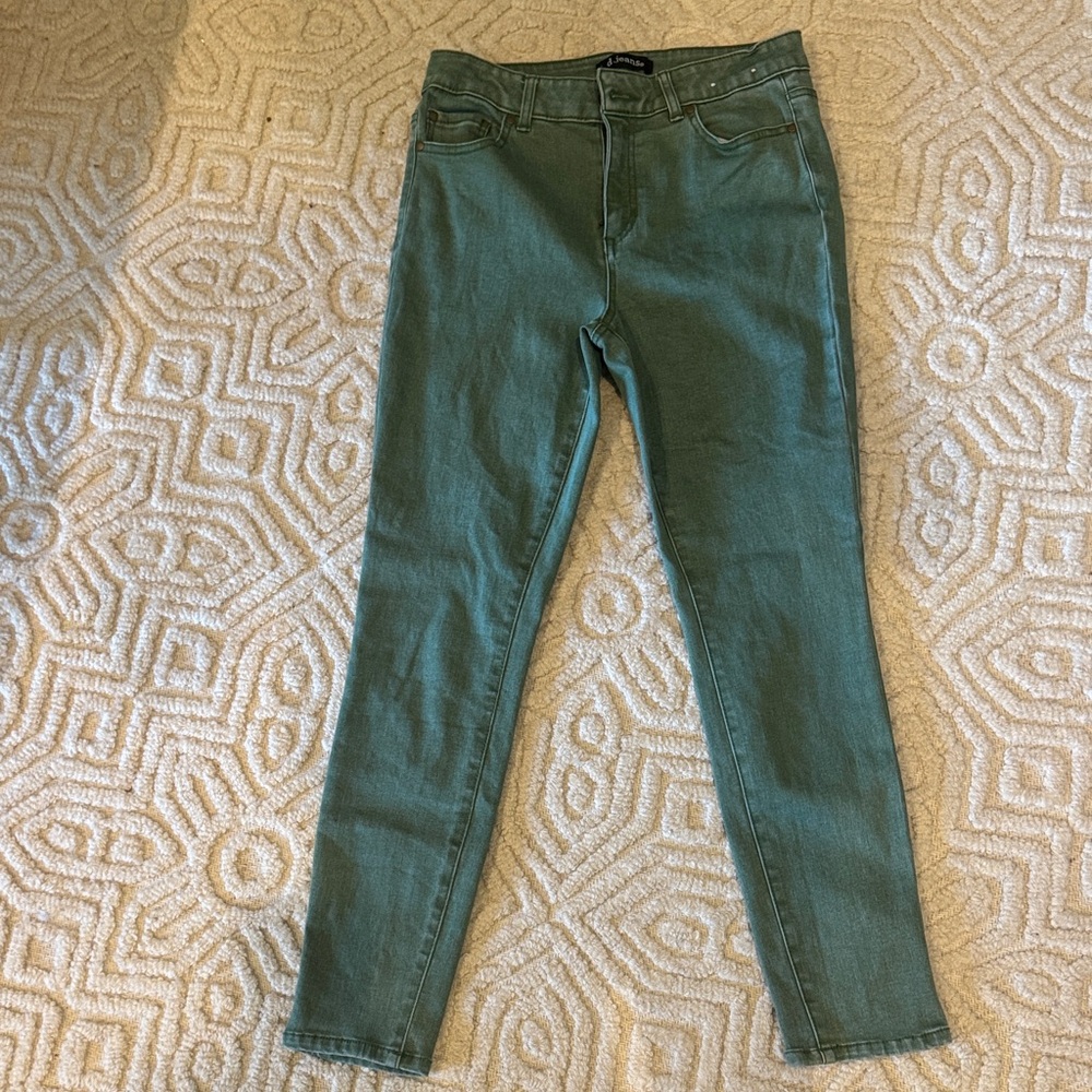 d. jeans Women's Cropped Ankle Jeans in Green
